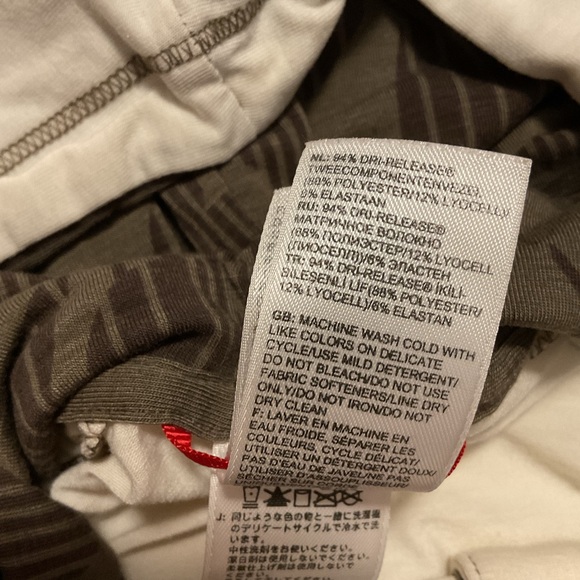 The North Face Women’s Henley Pullover Hoodie Ivory - Picture 12 of 12